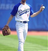 2001-08-04-Hollywood-All-Stars-Baseball-Game-035.jpg