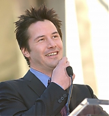 2005-01-31-Keanu-Honored-with-a-Star-On-The-Hollywood-Walk-of-Fame-025.jpg