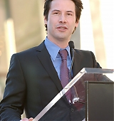 2005-01-31-Keanu-Honored-with-a-Star-On-The-Hollywood-Walk-of-Fame-040.jpg