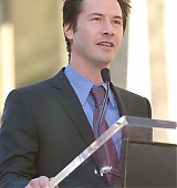 2005-01-31-Keanu-Honored-with-a-Star-On-The-Hollywood-Walk-of-Fame-042.jpg