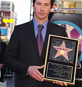 2005-01-31-Keanu-Honored-with-a-Star-On-The-Hollywood-Walk-of-Fame-077.jpg