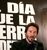 2008-12-12-The-Day-The-Earth-Stood-Still-Madrid-Press-Conference-006.jpg