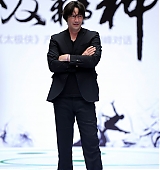 2013-06-20-Man-Of-The-Tai-Chi-Beijing-Press-Conference-054.jpg
