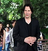 2013-06-24-Keanu-Reeves-Visits-Hangzhou-001.jpg