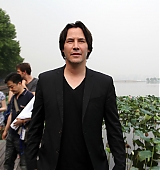 2013-06-24-Keanu-Reeves-Visits-Hangzhou-012.jpg