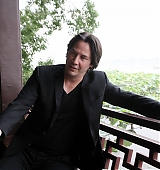 2013-06-24-Keanu-Reeves-Visits-Hangzhou-013.jpg