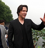 2013-06-24-Keanu-Reeves-Visits-Hangzhou-018.jpg